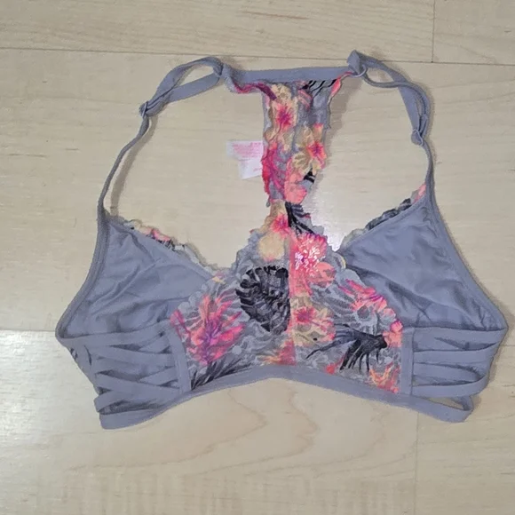 Victoria'a Secret Floral Lace Bralette Size: XS - Picture 2 of 3